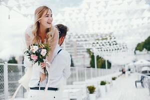 beautiful_bride_with_her_husband_park_1_