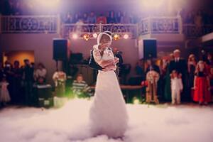 couple_hugging_their_dance